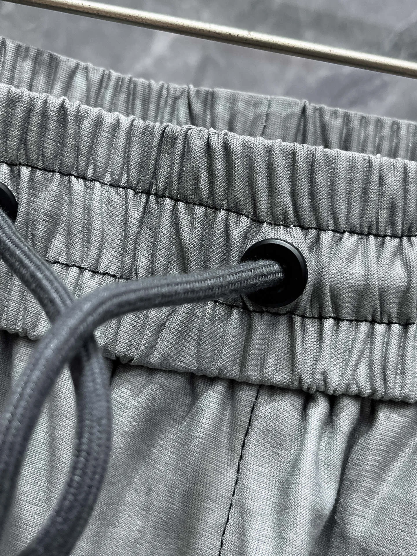 Balenciaga's three-standard complete 2026 summer New Arrival men's casual shorts, advanced custom-made Breathable fabric, Breathable fabric, extremely stretchy and comfortable, impeccable details, top-grade accessories, original logo design concept, delicate and soft feel! The upper body shape is awesome! Size: M-XXXL Please state your height and weight when ordering